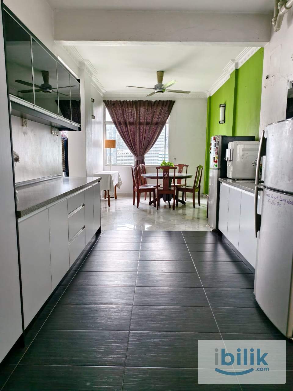 Sharing Middle Room - Image 1