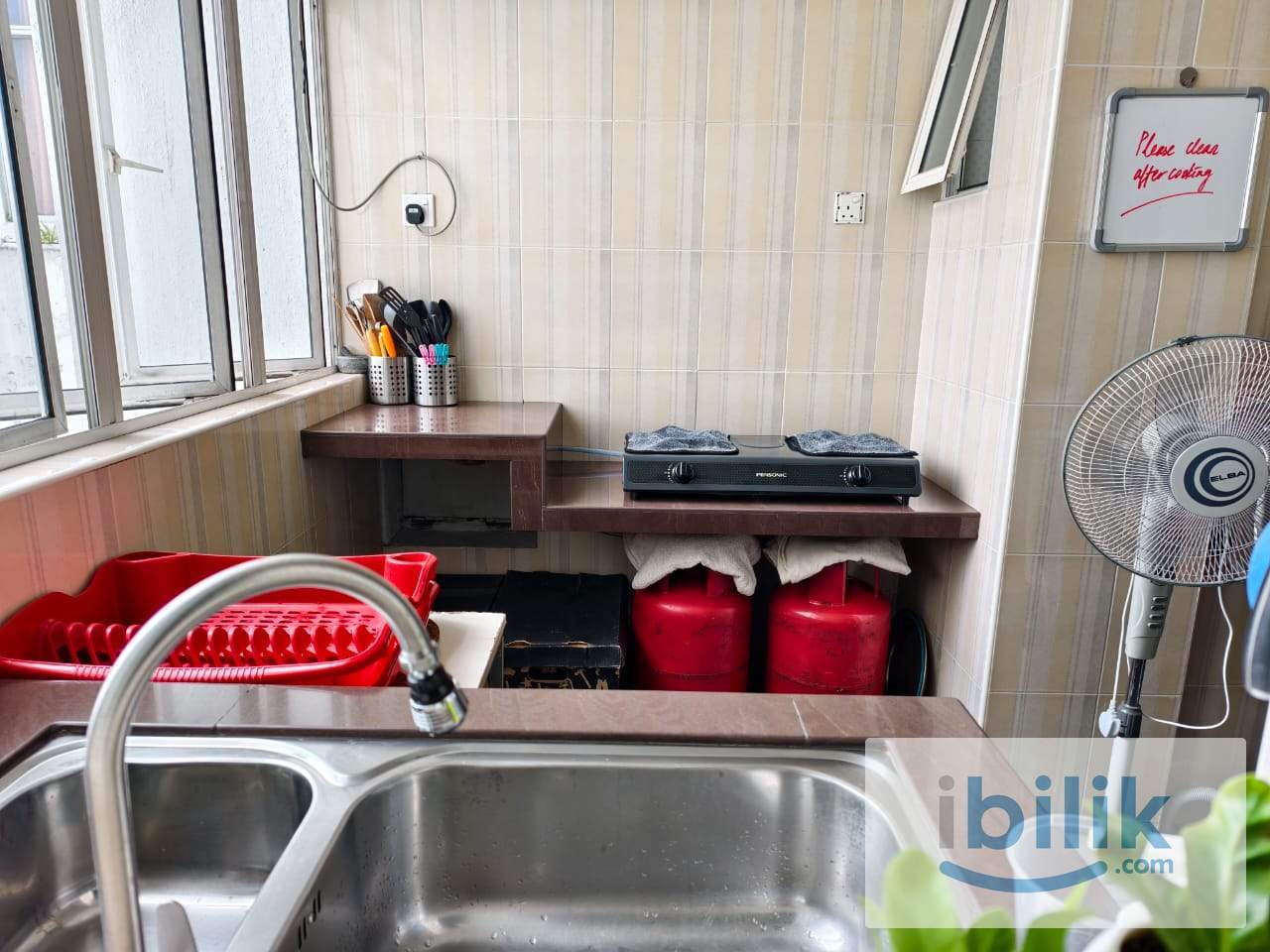 Sharing Middle Room - Image 2