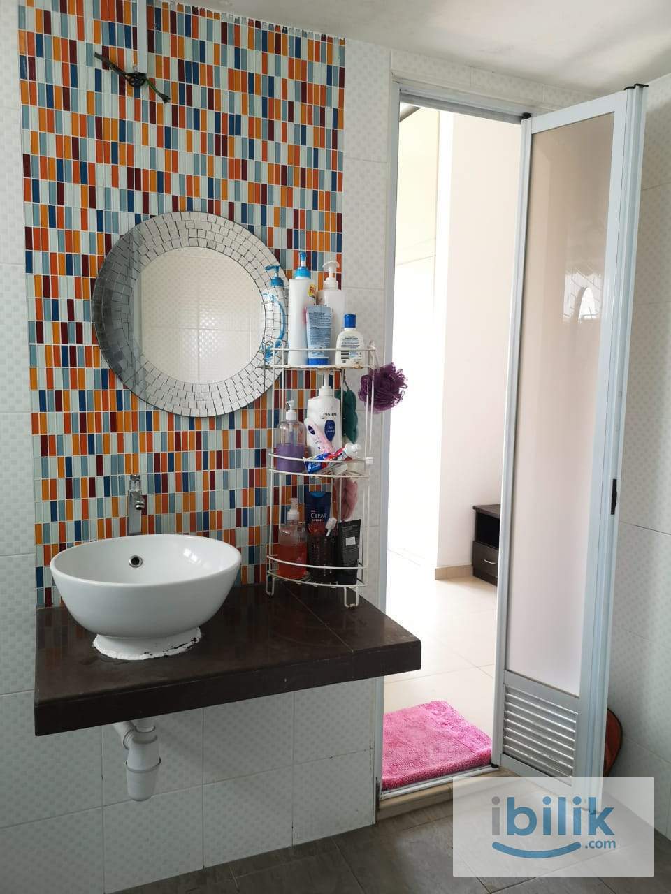 Sharing Middle Room - Image 3