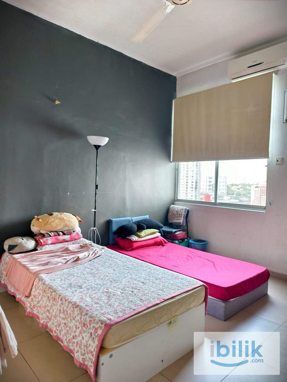Sharing Middle Room - Image 5