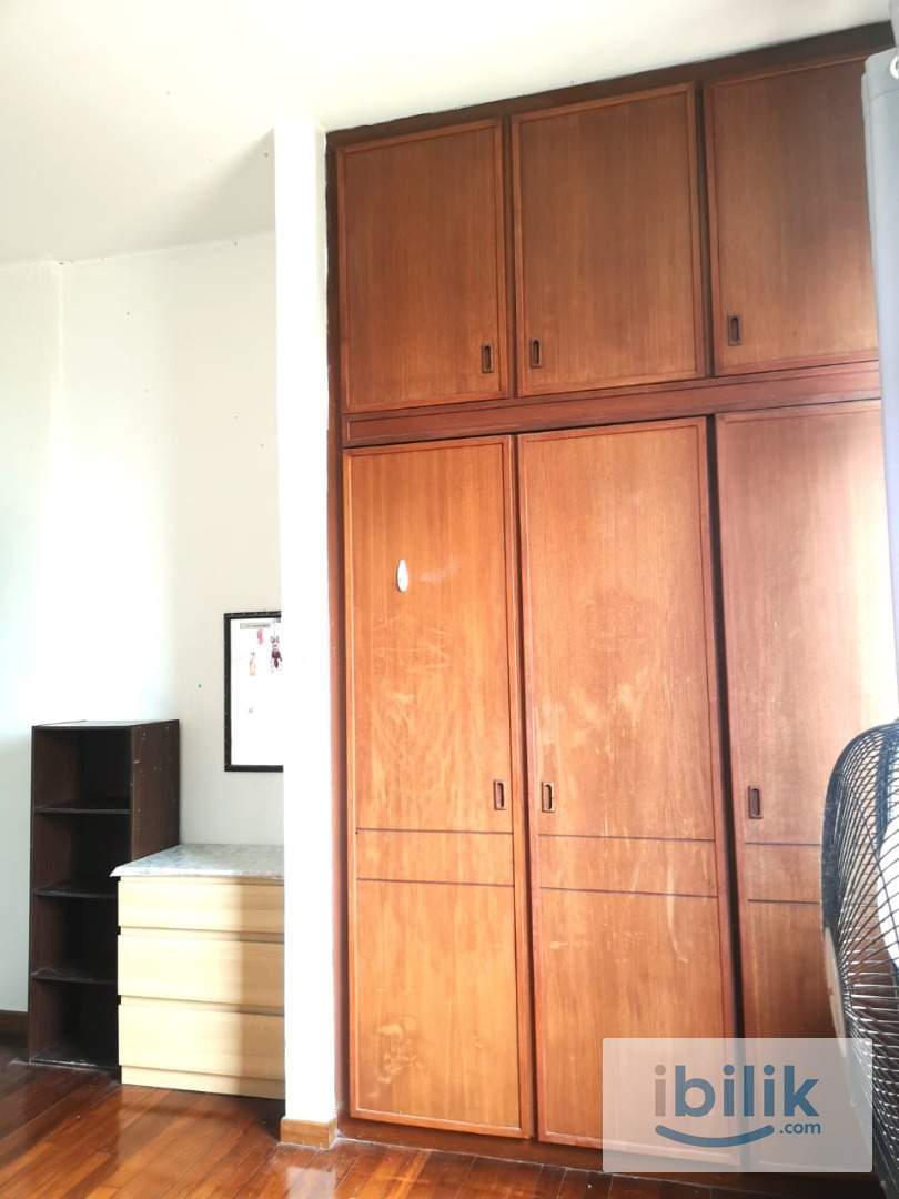 Sharing Middle Room - Image 4
