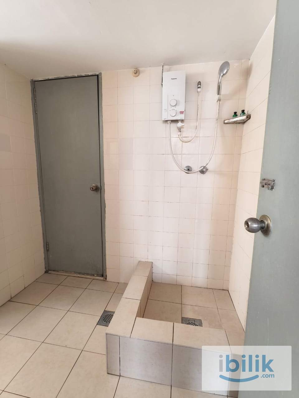 Sharing Middle Room - Image 7