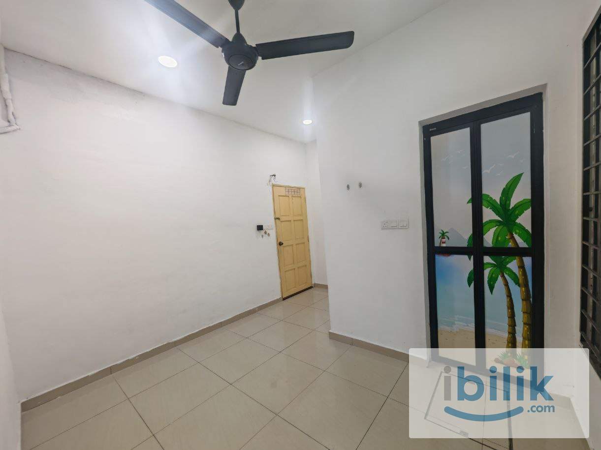 Middle Room at Klang, Selangor - Image 1