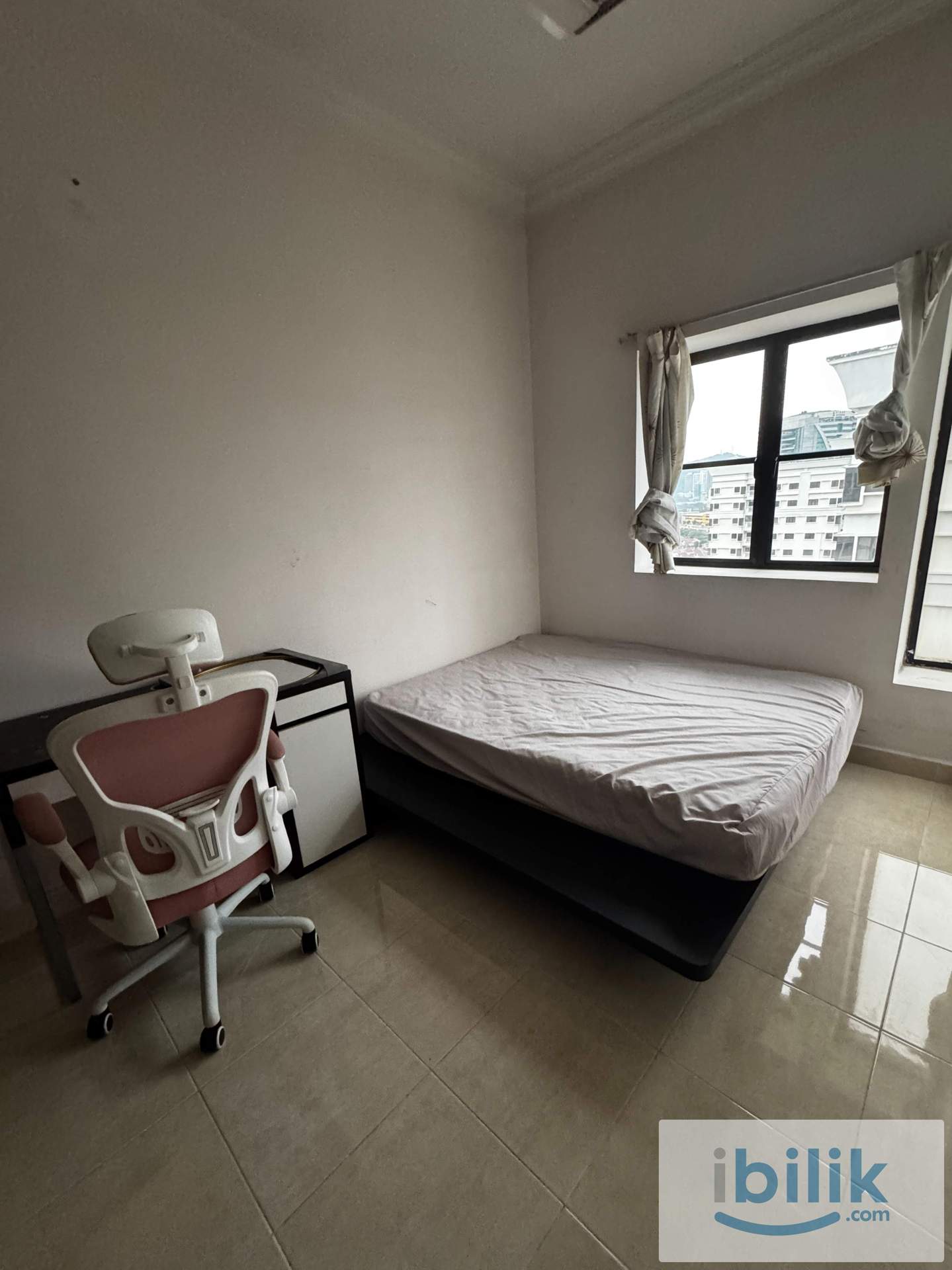 middle room - Image 1