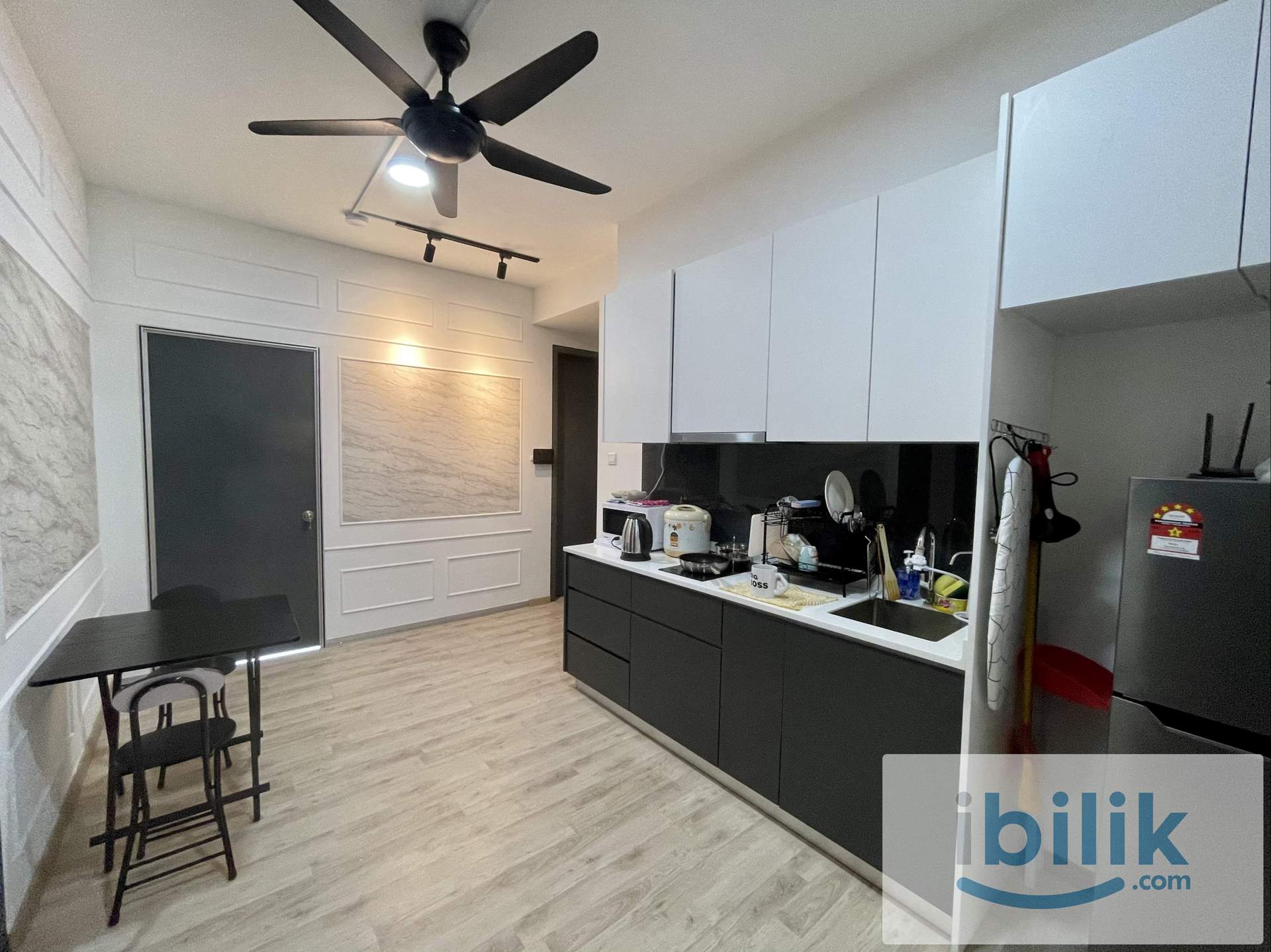 Cozy female Unit ID furnished - Image 2