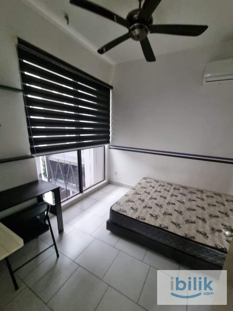 Window air cond Middle Room at Astetica Residences, Seri Kembangan, walking distance to KTM & the Mines Mall , 5 min to  - Image 5