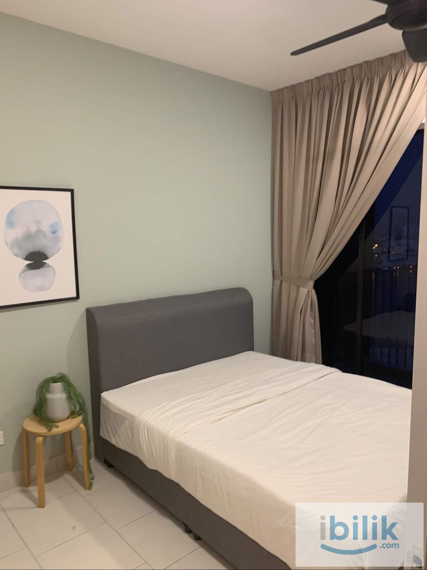 Astetica Residence Balcony Middle Room , walking distance to KTM & the Mines Mall , 5 min to UPM - Image 5