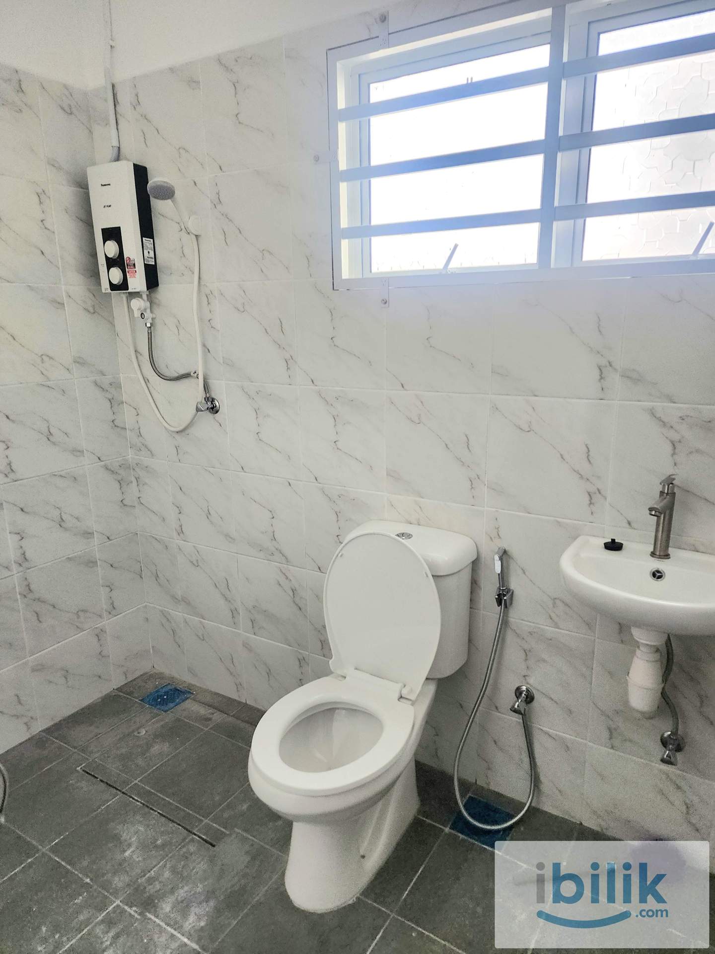 Middle Room,Grd flr,Free Wifi,New,King bed,Ceiling fan,Fridge,Shelf,Bandar Puchong Jaya   - Image 2