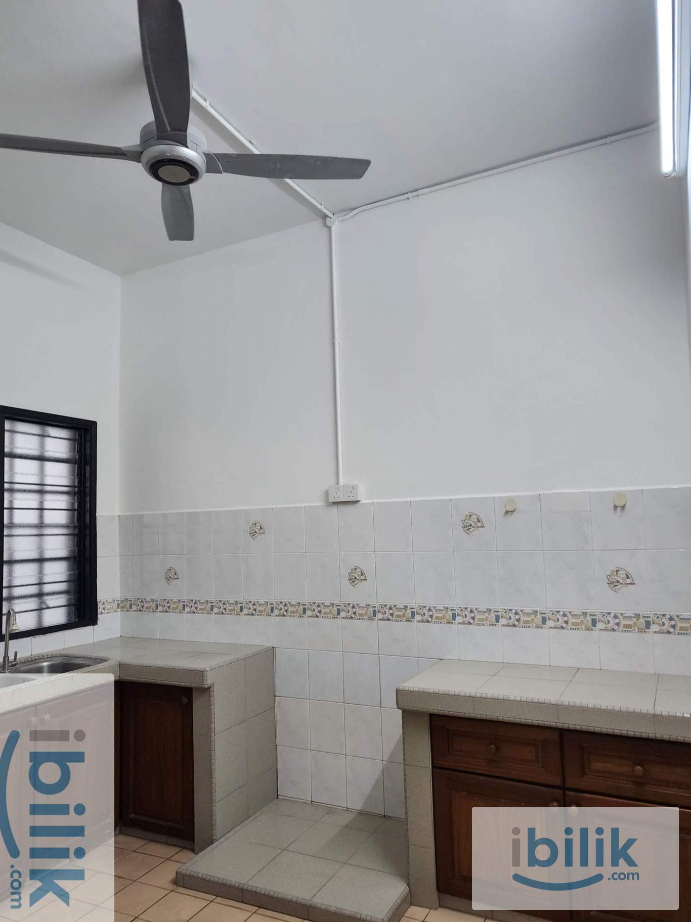Middle Room,Grd flr,Free Wifi,New,King bed,Ceiling fan,Fridge,Shelf,Bandar Puchong Jaya   - Image 3