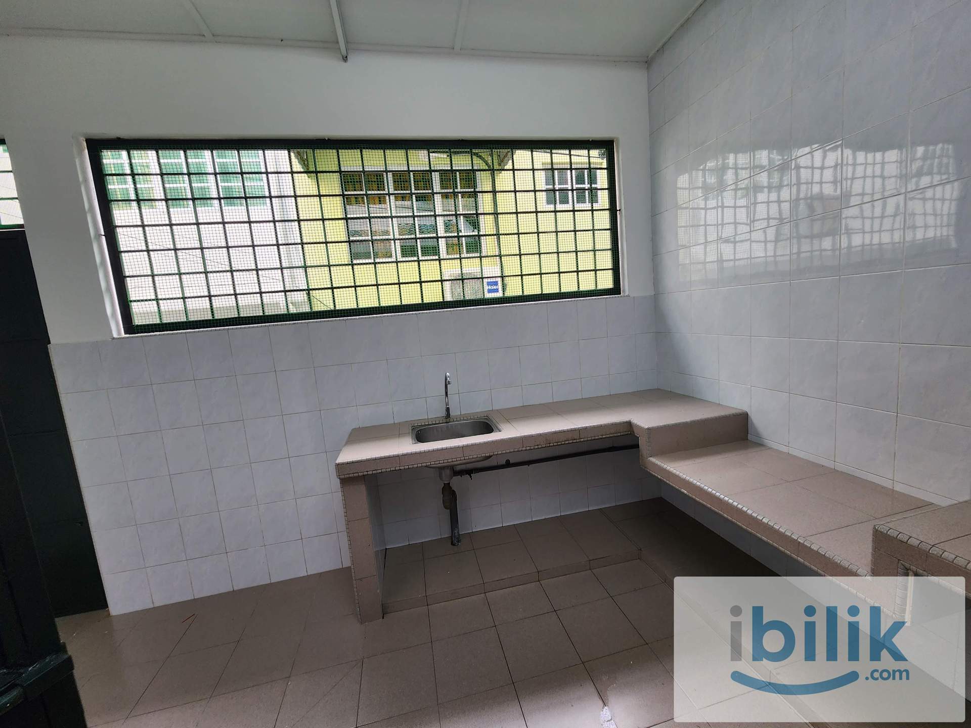 Middle Room,Grd flr,Free Wifi,New,King bed,Ceiling fan,Fridge,Shelf,Bandar Puchong Jaya   - Image 6
