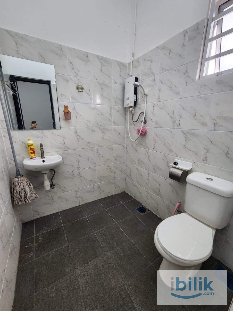 Middle Room,2nd flr,Free Wifi,Attach Bath,Super Single Bed,Aircon,Fan,attach,Fridge,Bandar Puchong Jaya - Image 2