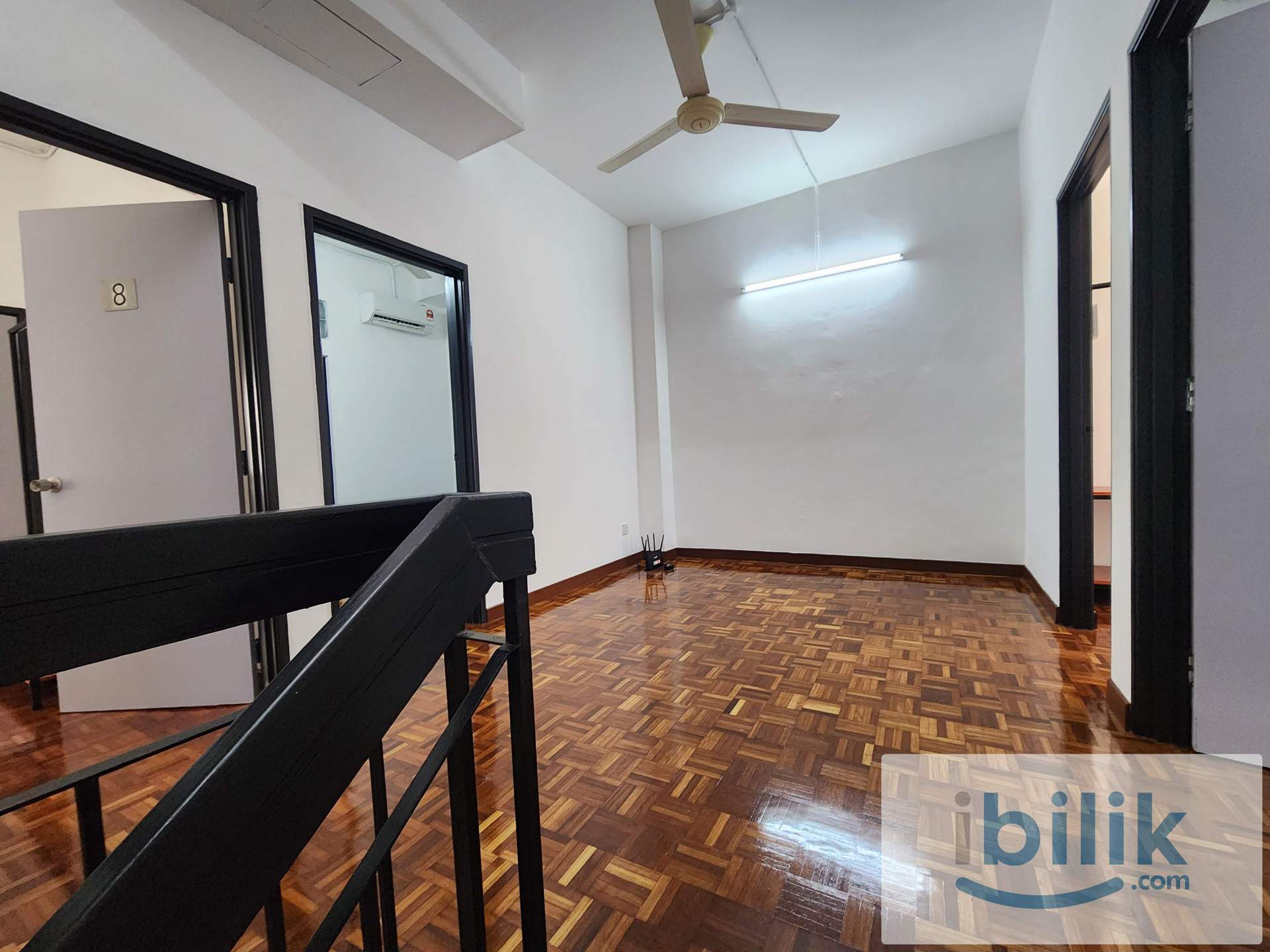Middle Room,1st flr,Queen bed,Free wifi,aircon,fan,attach bath,fridge,Bandar Puchong Jaya - Image 6