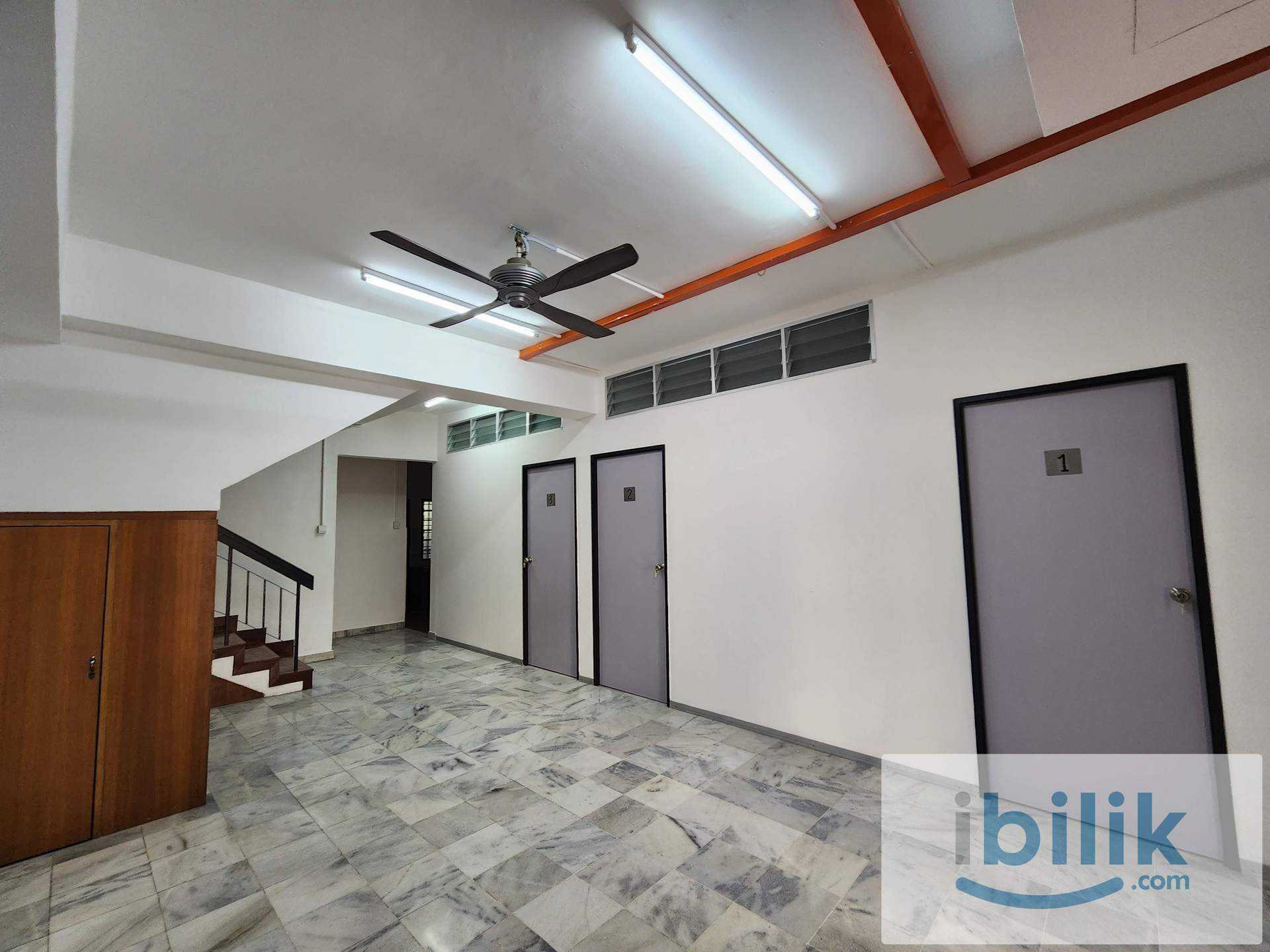 Single Room,Grd flr,Male,Free Wifi,Queen bed,Ceiling fan,Fridge,Shelf,Bandar Puchong Jaya   - Image 4
