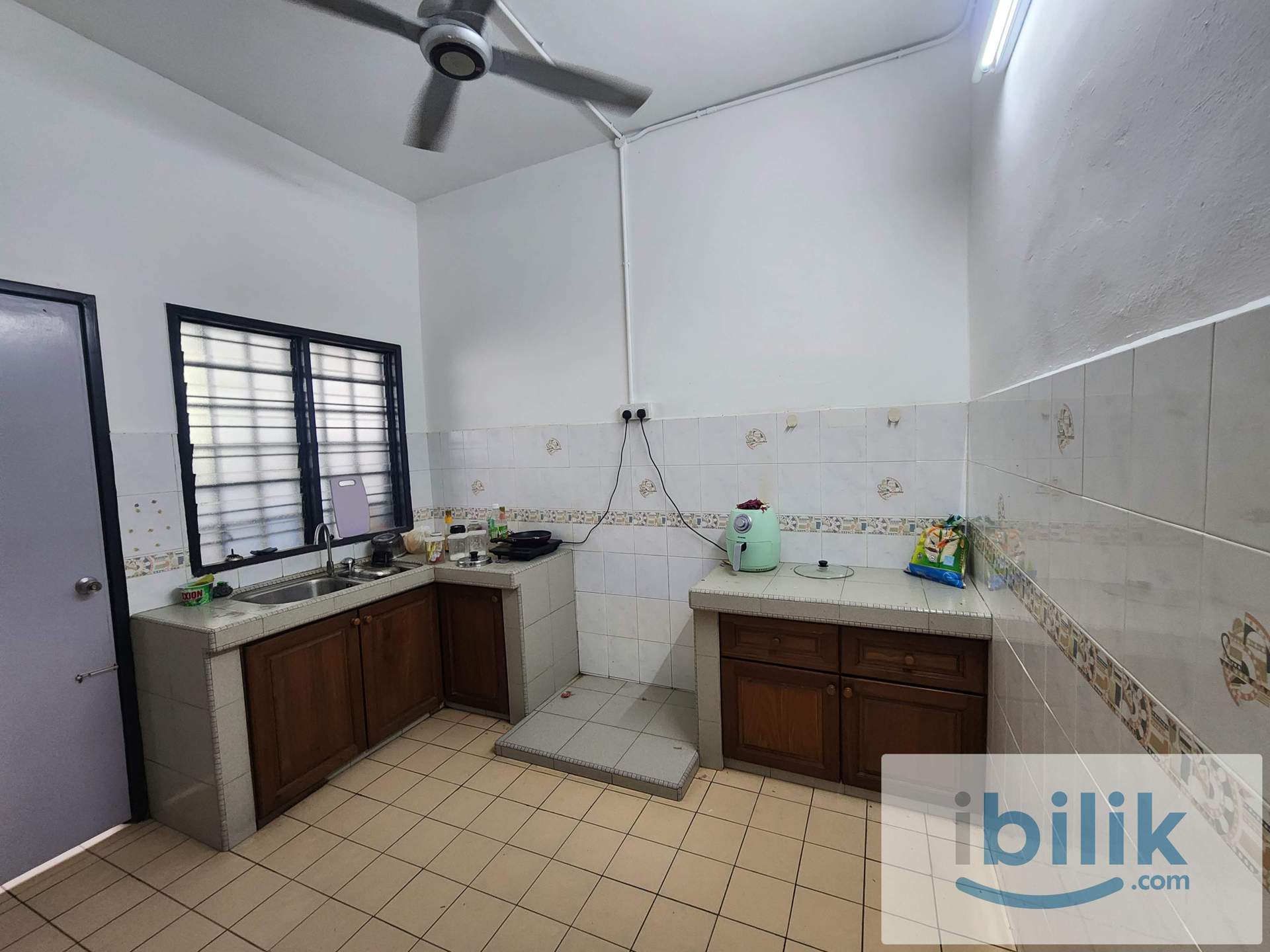 Single Room,Grd flr,Male,Free Wifi,Queen bed,Ceiling fan,Fridge,Shelf,Bandar Puchong Jaya - Image 3