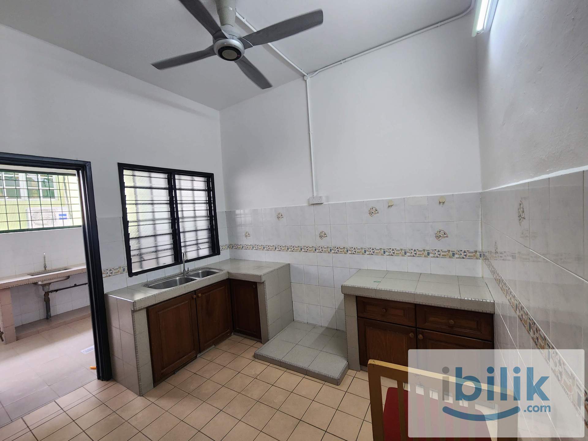 Single Room,Grd flr,Male,New,Free Wifi,Queen bed,Ceiling fan,Fridge,Shelf,Bandar Puchong Jaya - Image 3