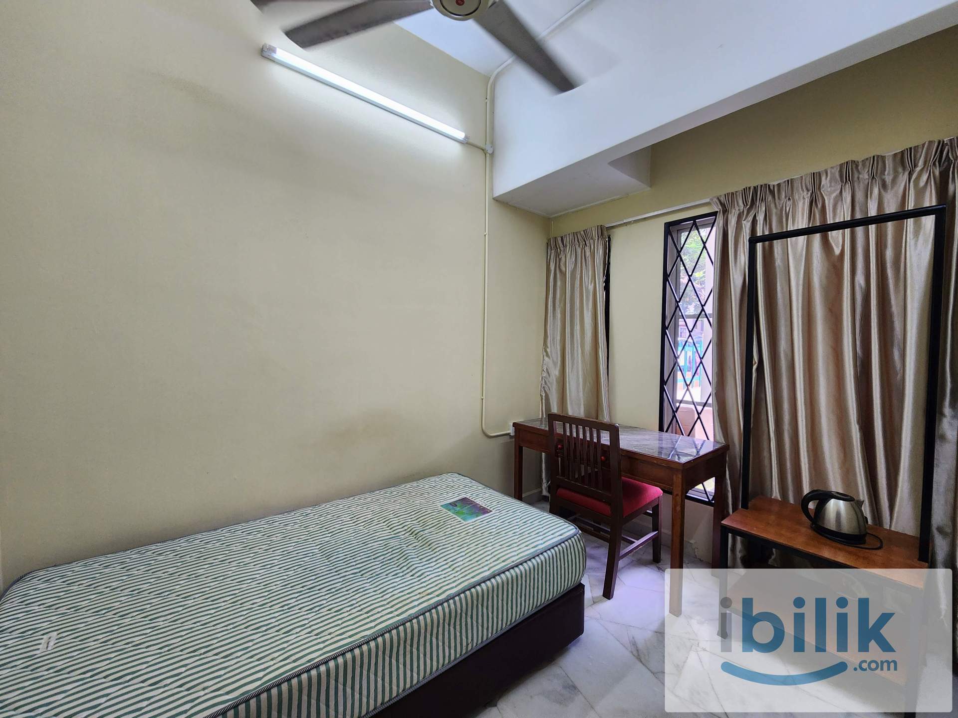Single Room,Grd flr,Bed,Male,Window,Ceiling Fan,Free Wifi,shelf,3sty,Bandar Puchong Jaya - Image 1