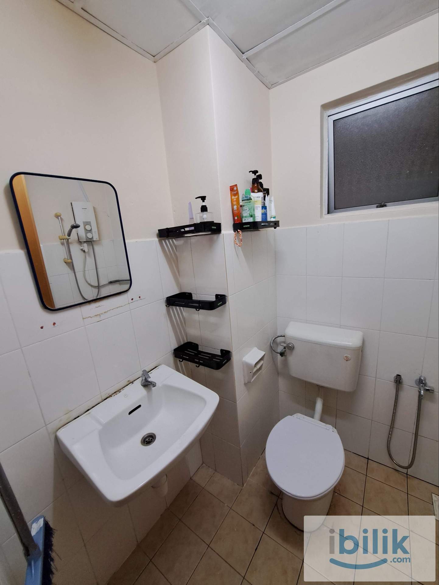 Super Clean Budget Single room, Female unit, F/F, All inclusive, Sunway Velocity, near MRT - Image 4