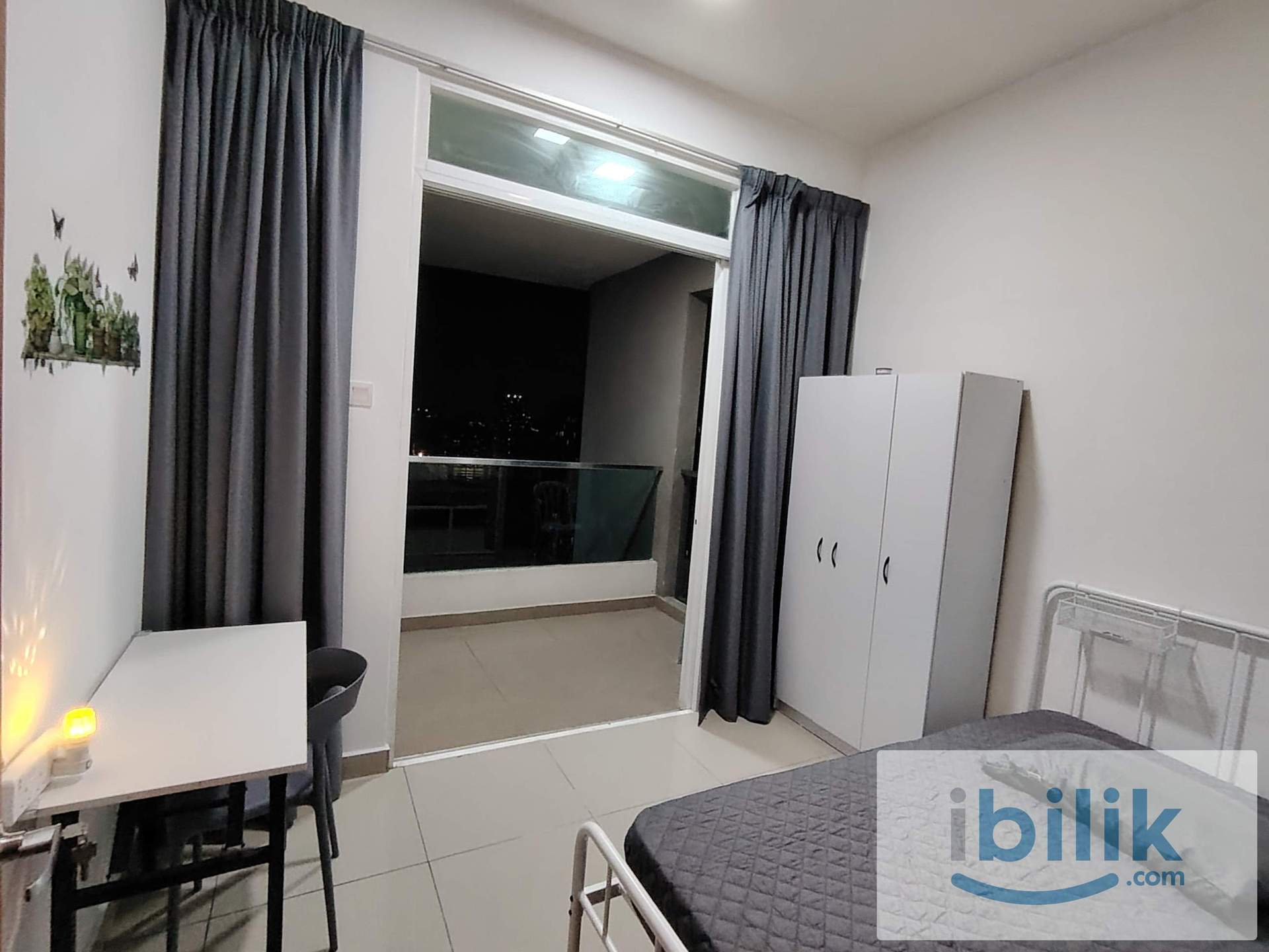 Medium Room With Balcony - Image 3