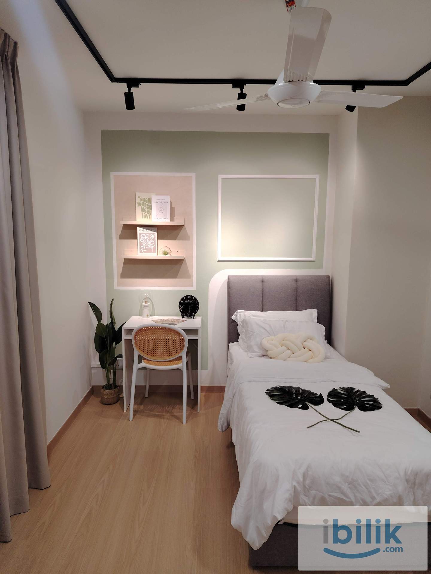 Balcony Medium Room  - Image 5