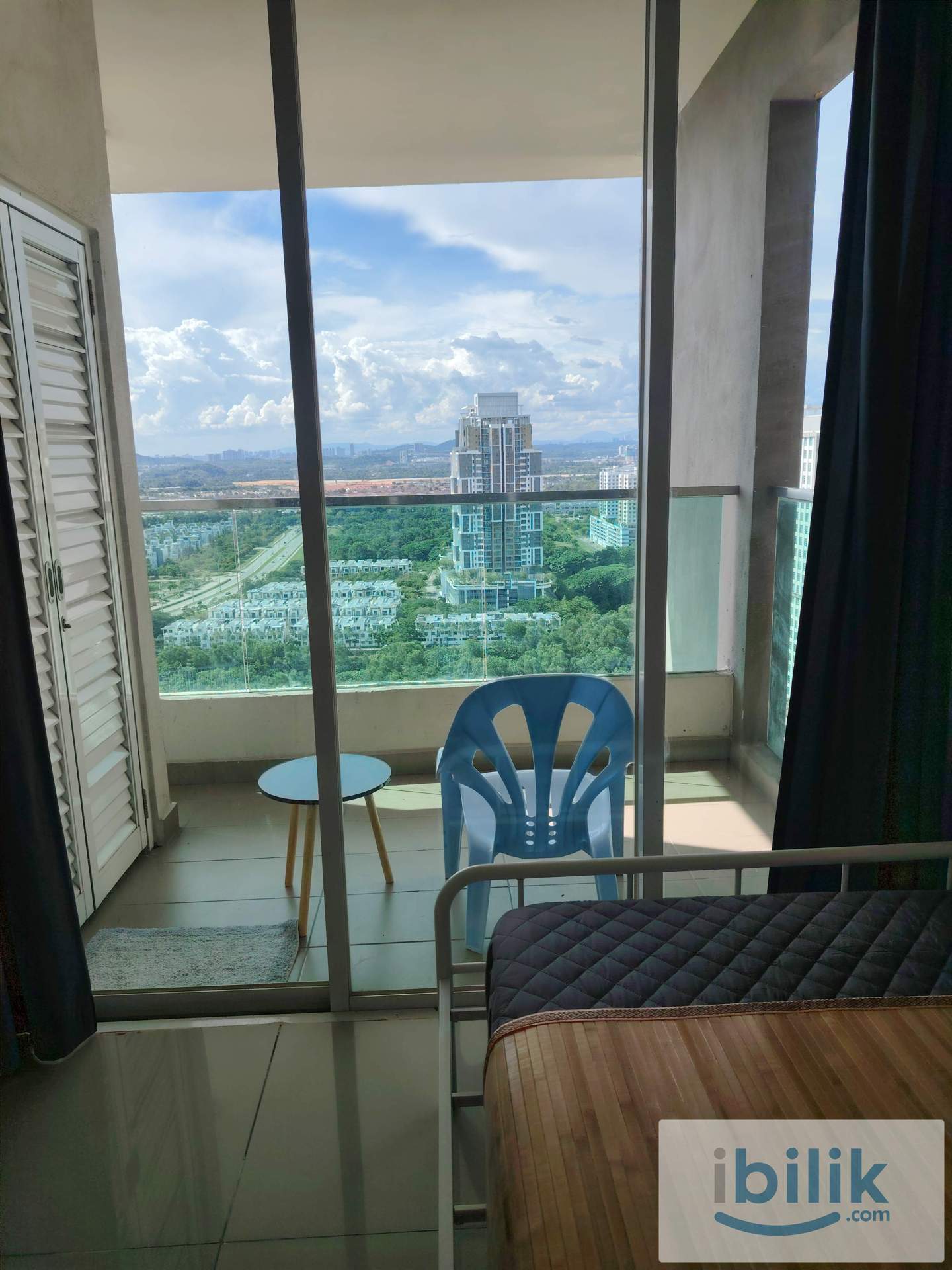 Medium Room With Balcony - Image 6