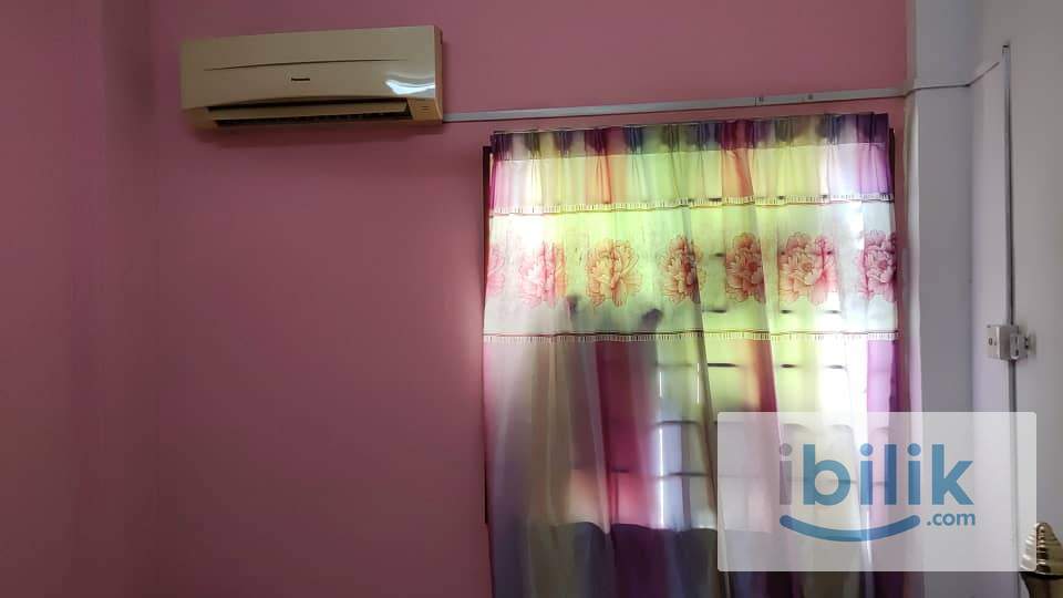 Master Bedroom in Kiara Apartment, Batu Berendam  - Image 1