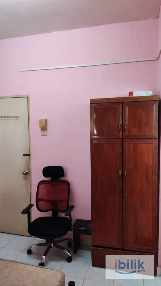 Master Bedroom in Kiara Apartment, Batu Berendam  - Image 4
