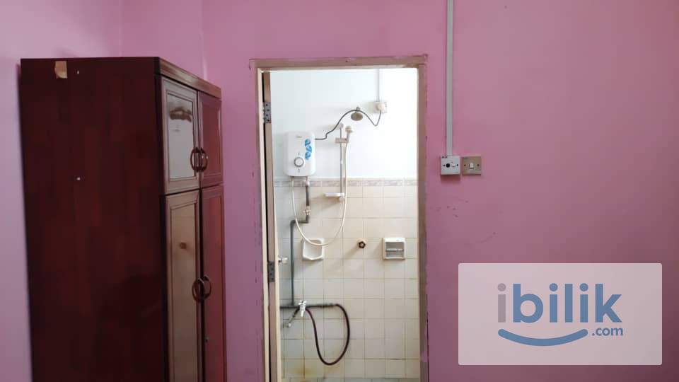Master Bedroom in Kiara Apartment, Batu Berendam  - Image 2