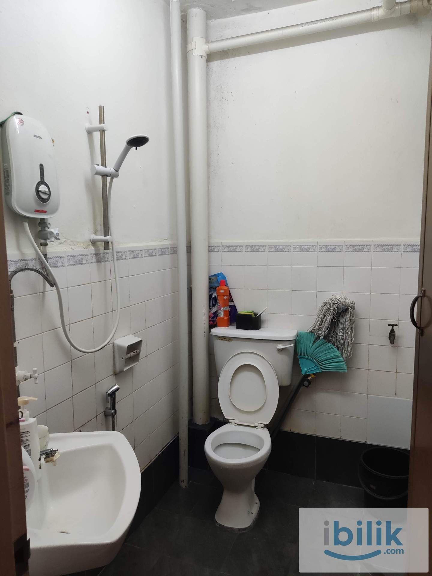 Middle Room For Rent At Kiara Apartment, Batu Berendam  - Image 3