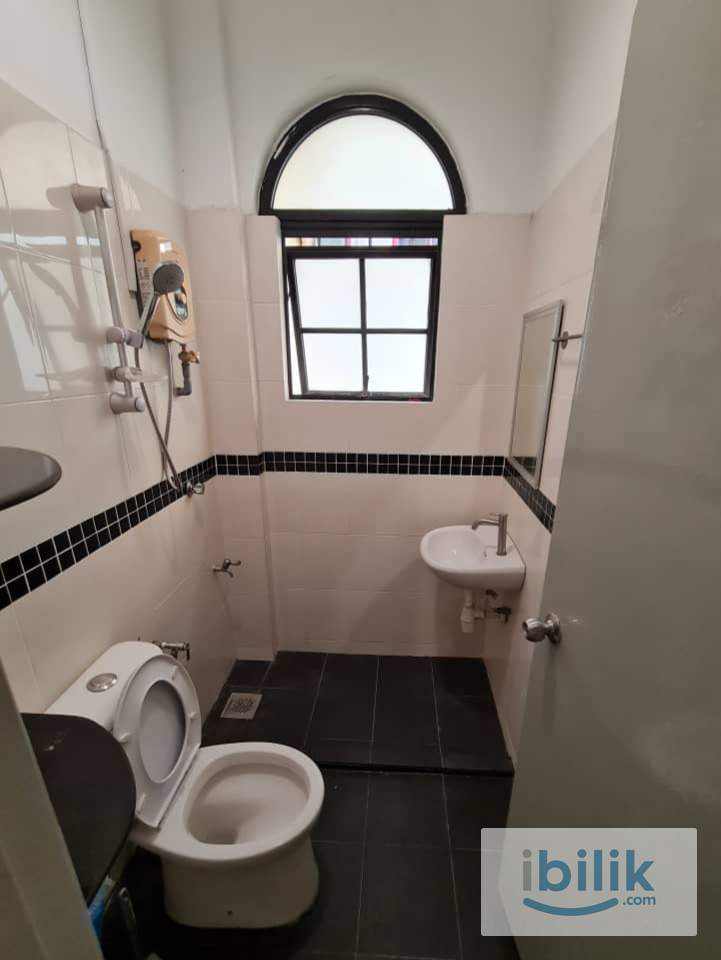 Working in Subang Jaya / UOA Business Park? SS17 Large Master Room (near LRTSS15, Temasya Glennmarie, Empire, Consplant - Image 2