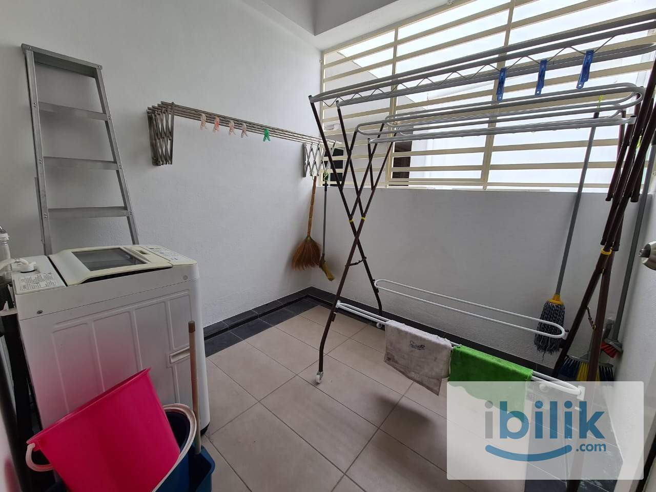 Cozy Medium Bedroom with Indoor Carpark @ Orange 3 Condo Butterworth - Image 6
