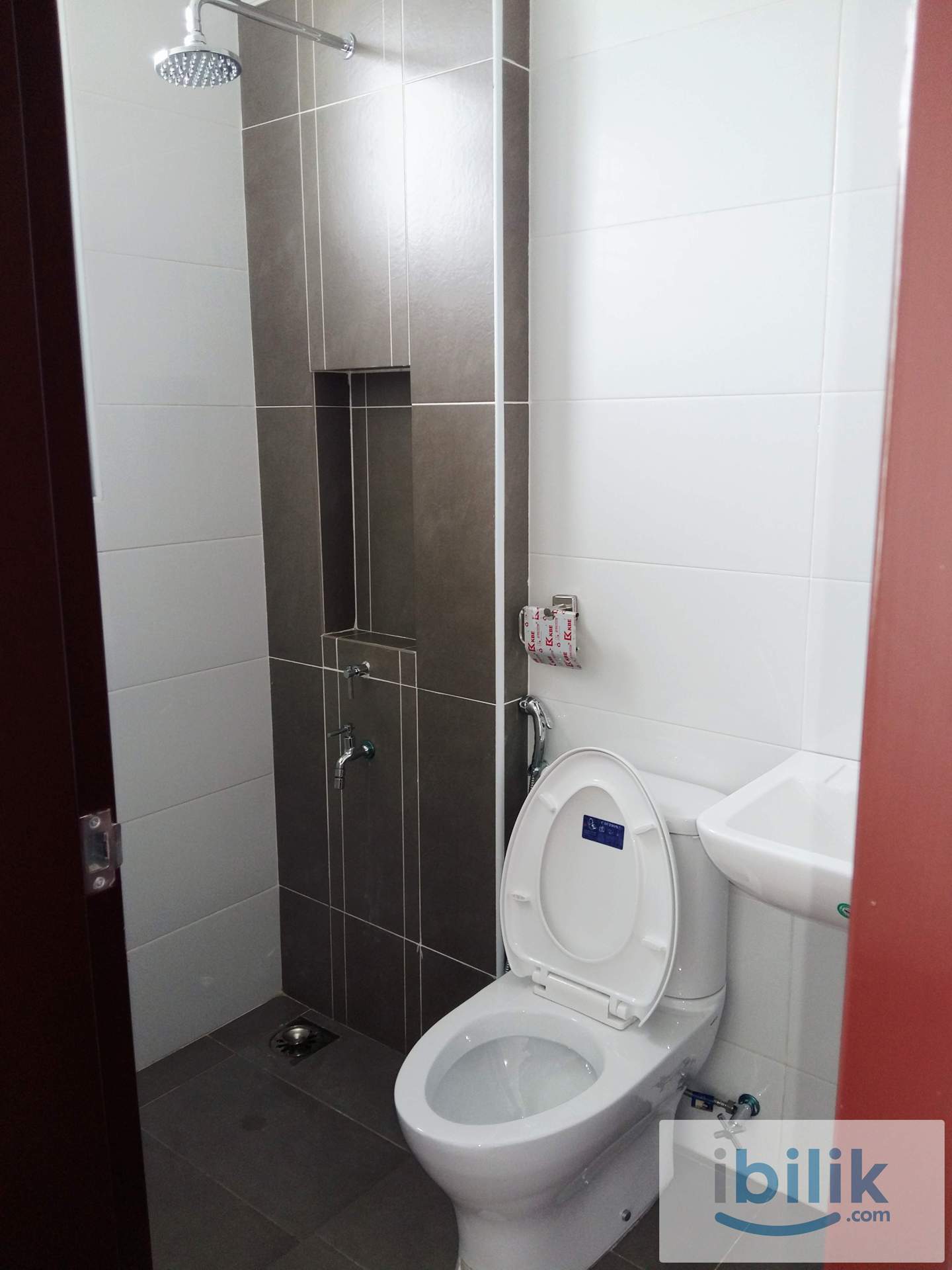 Furnished Big Size Room With Own Bathroom+WIFI+Utility ( All Female House) At Alam Impian Shah Alam - Image 2