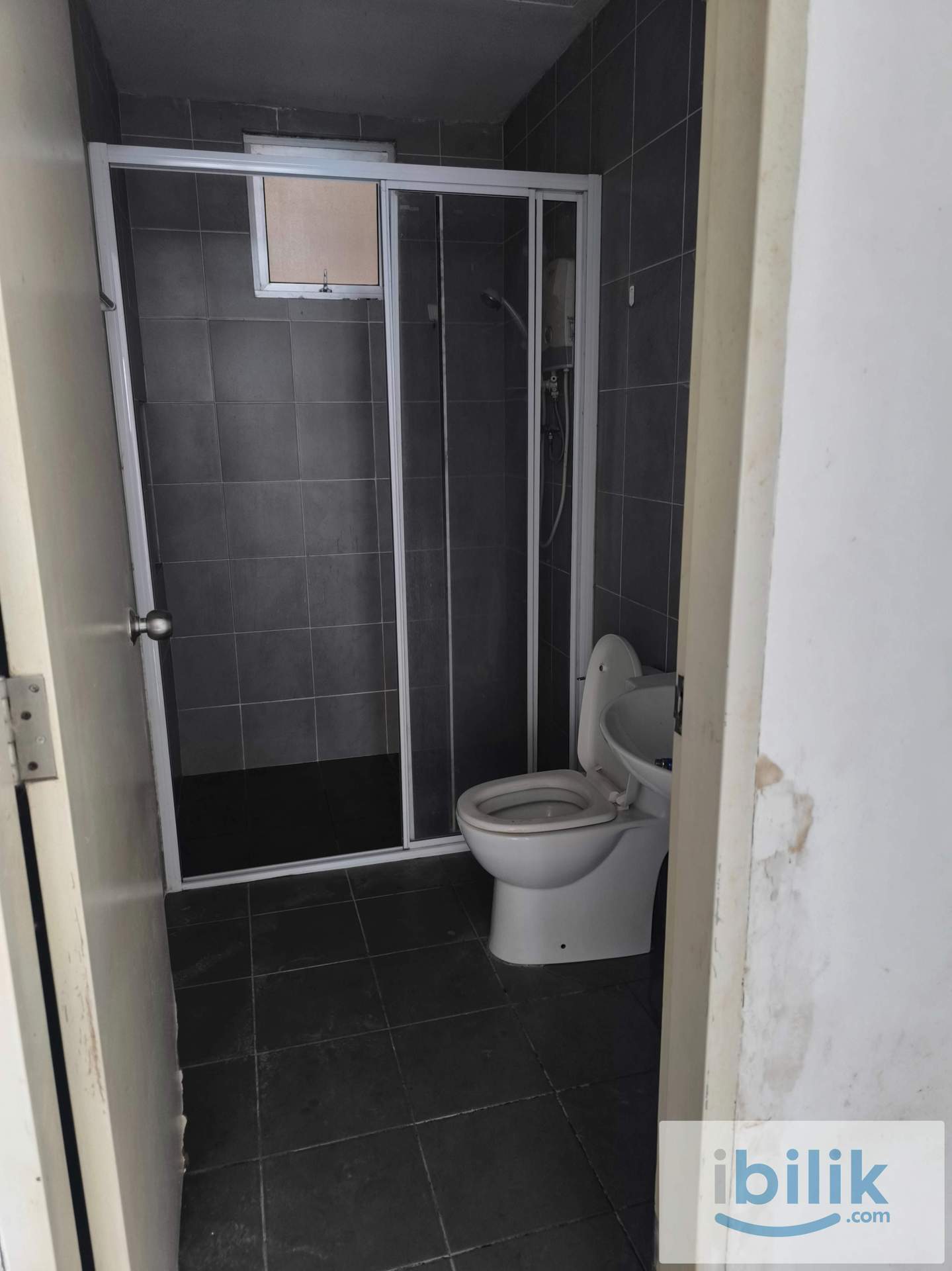 Small room for rent - Image 3