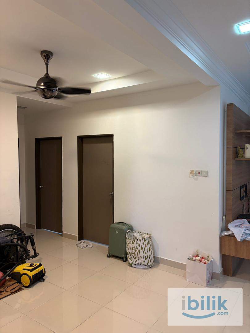 Fully Furnished Master Room With Attached Bathroom - Image 4