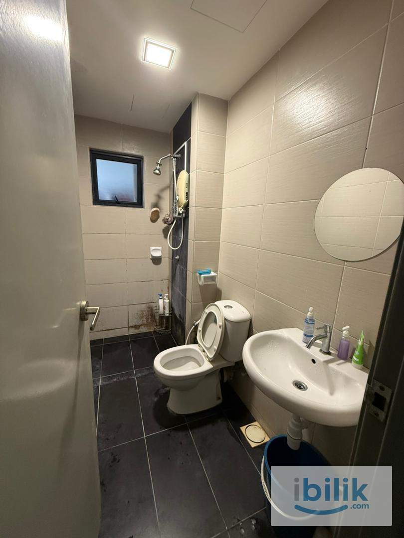 Middle Room - Image 8