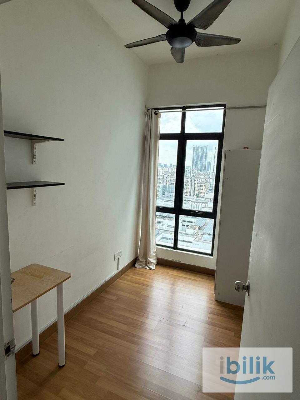 Small Room - Image 1