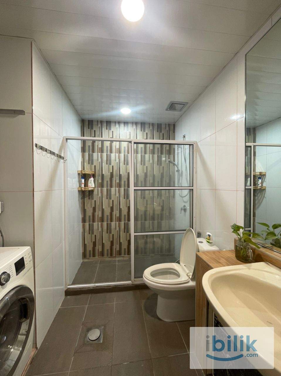 Fully Furnish Female Middle Room at Gateway Hotel Apartment, SEGI University, UTC, Pullman, Jalan Bukit Mata - Image 1
