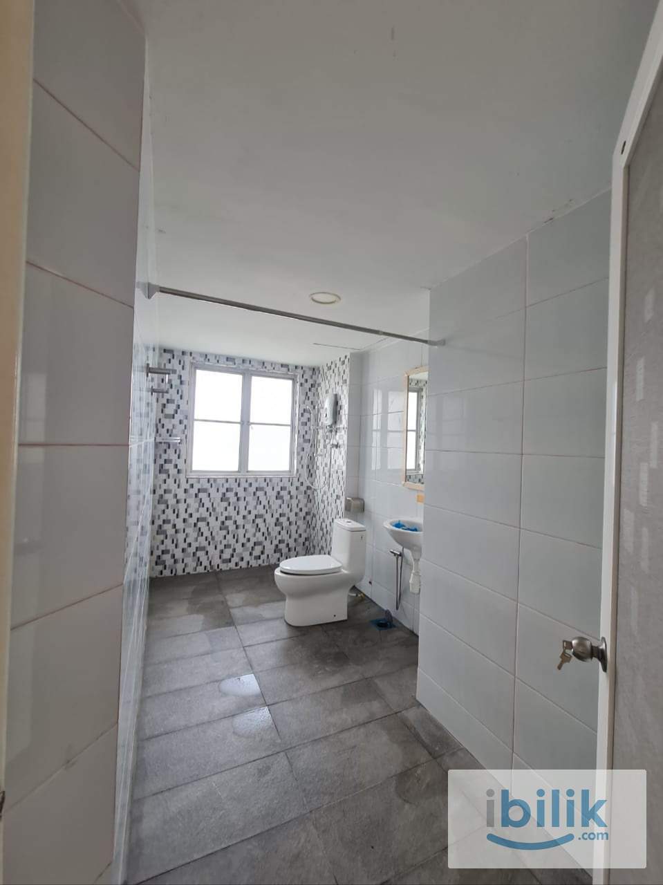 fully Furnish Female master room at Pantai Panorama, Bangsar South, UM - Image 5