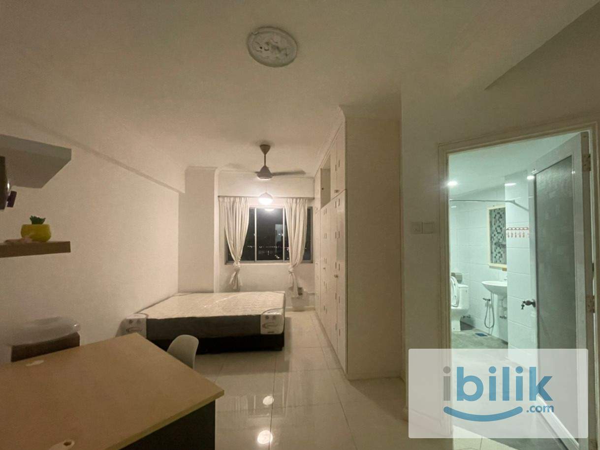 fully Furnish Female master room at Pantai Panorama, Bangsar South, UM - Image 6