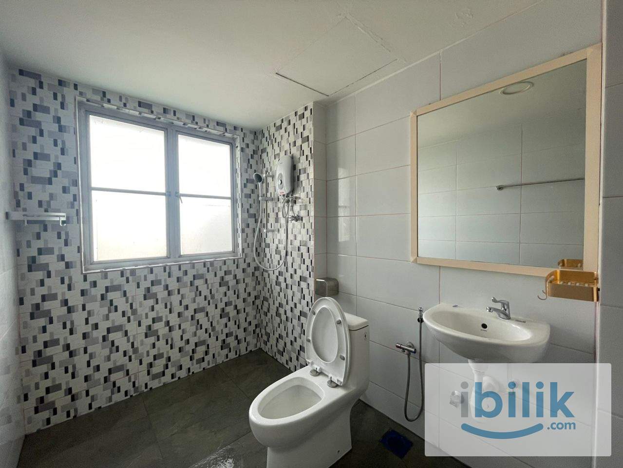 fully Furnish Female master room at Pantai Panorama, Bangsar South, UM - Image 8
