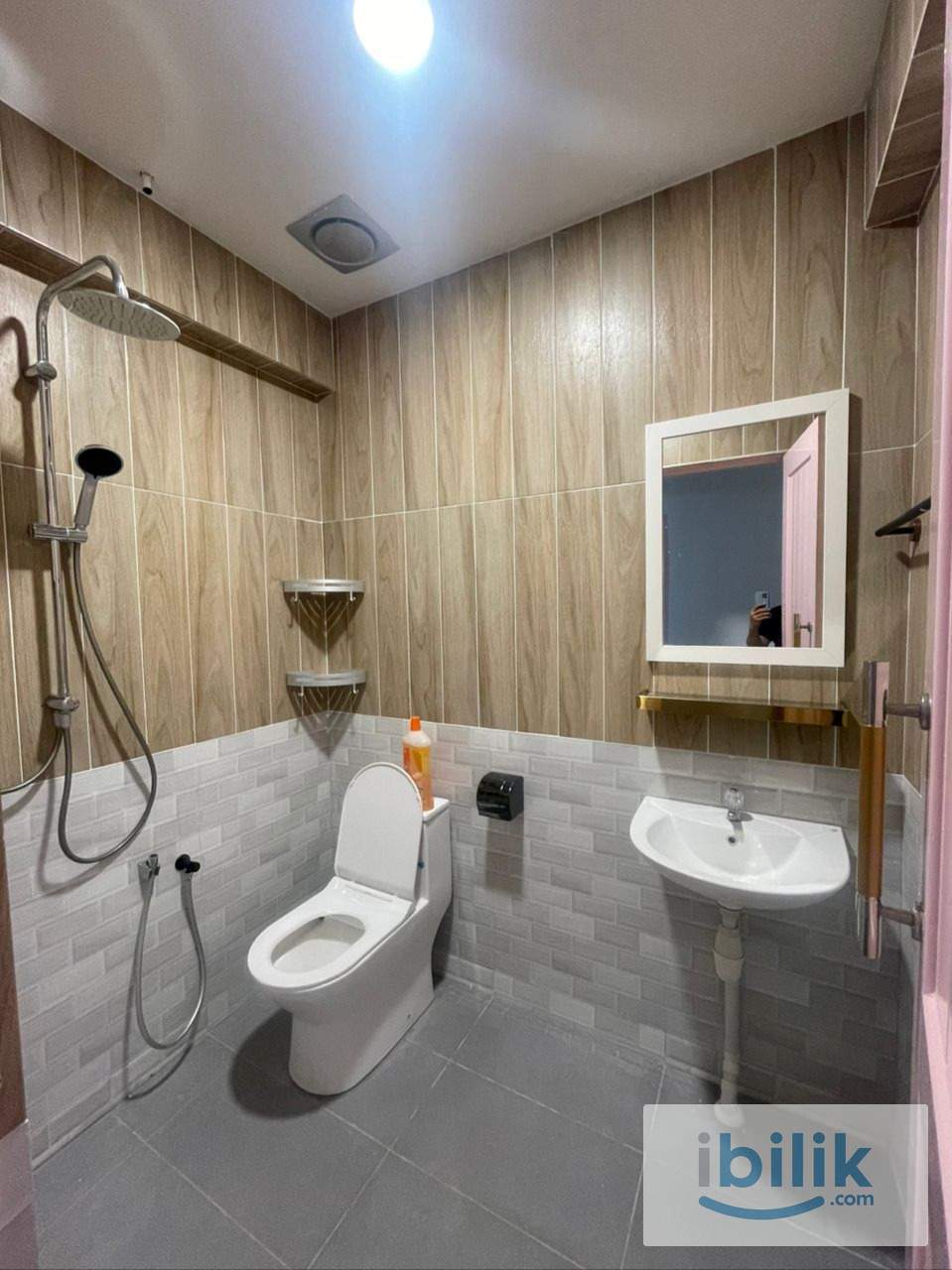 Fully Furnish Master Room (female) at Bayor Bukit, Tabuan Jaya,Vivacity, Swinburne University, Kuching - Image 2