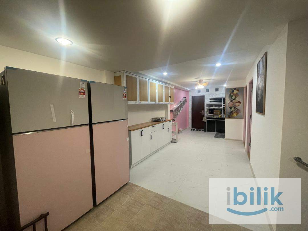Fully Furnish Master room (Female only) in Tabuan Jaya, Vivacity, Swinburne University - Image 3
