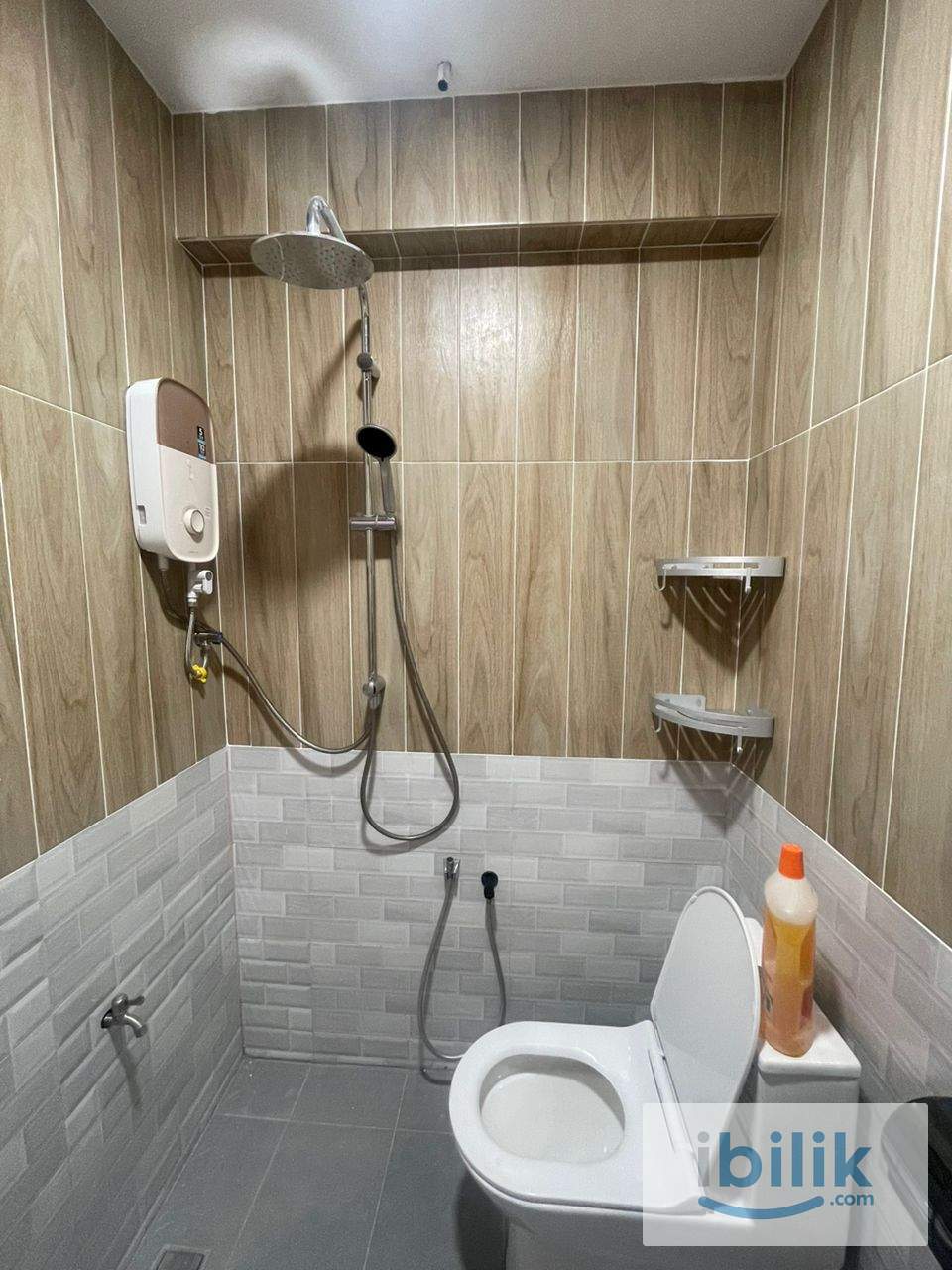 Fully Furnish Master room (Female only) in Tabuan Jaya, Vivacity, Swinburne University - Image 2