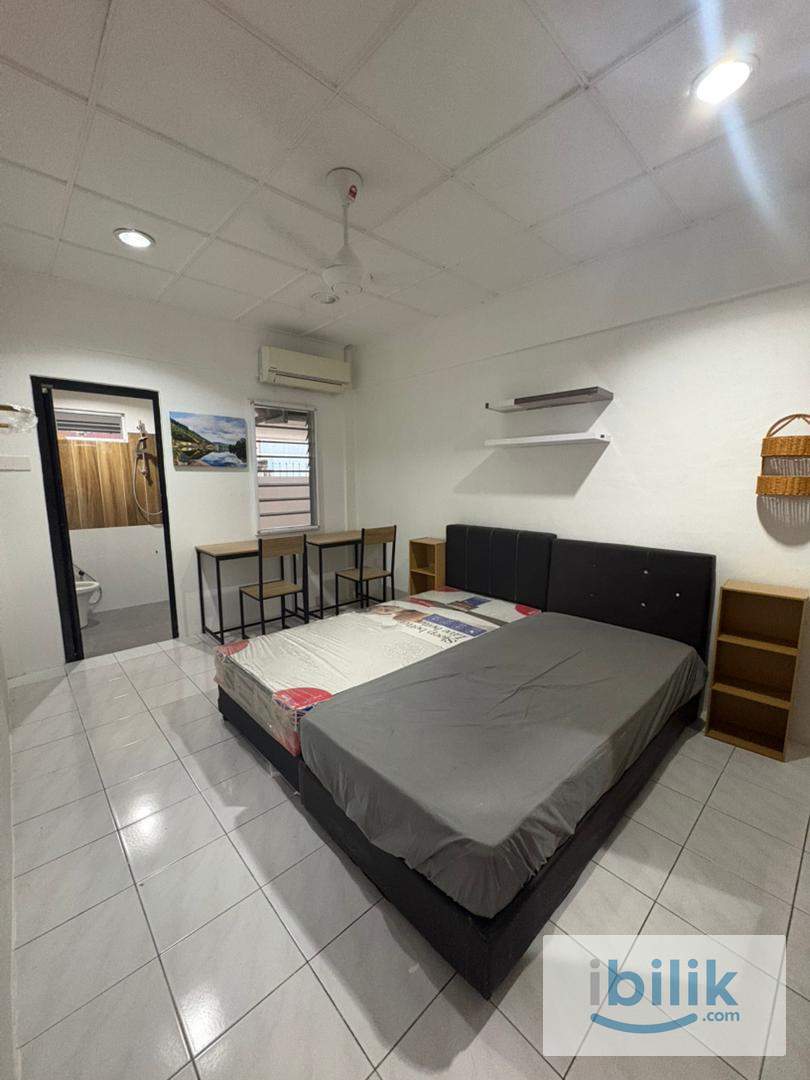 Cozy Female Master room (twin sharing) Corner Double Storey opposite Vivacity Mall, Tabuan Jaya and Swinburne University - Image 1