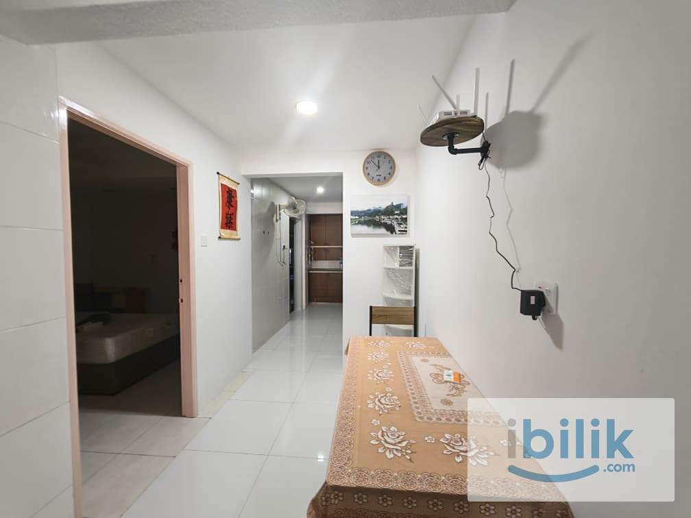 Cozy Female Master room (triple sharing) Corner House opposite Vivacity Mall, Tabuan Jaya and Swinburne University - Image 7