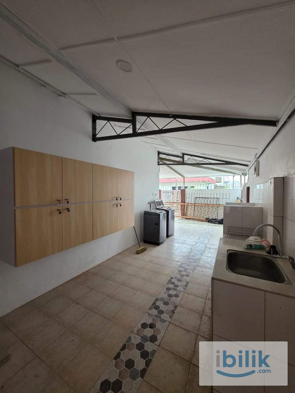 Cozy Female Master room (triple sharing) Corner House opposite Vivacity Mall, Tabuan Jaya and Swinburne University - Image 3