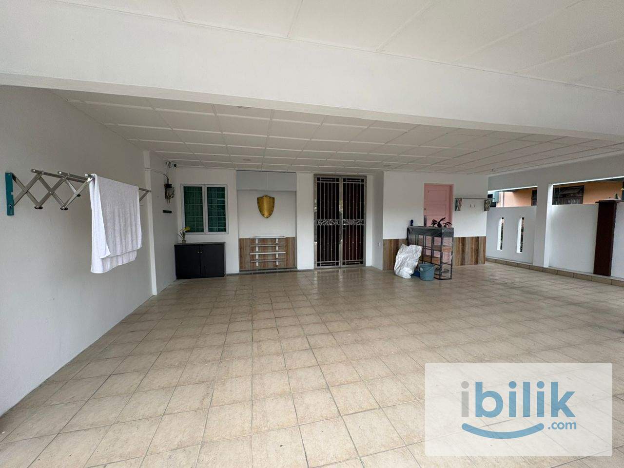 Cozy Female Master room (triple sharing) Corner House opposite Vivacity Mall, Tabuan Jaya and Swinburne University - Image 4
