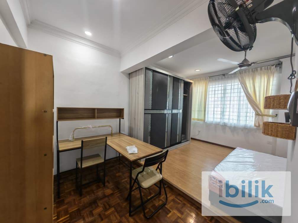 Cozy Female Master room (triple sharing) Corner House opposite Vivacity Mall, Tabuan Jaya and Swinburne University - Image 8
