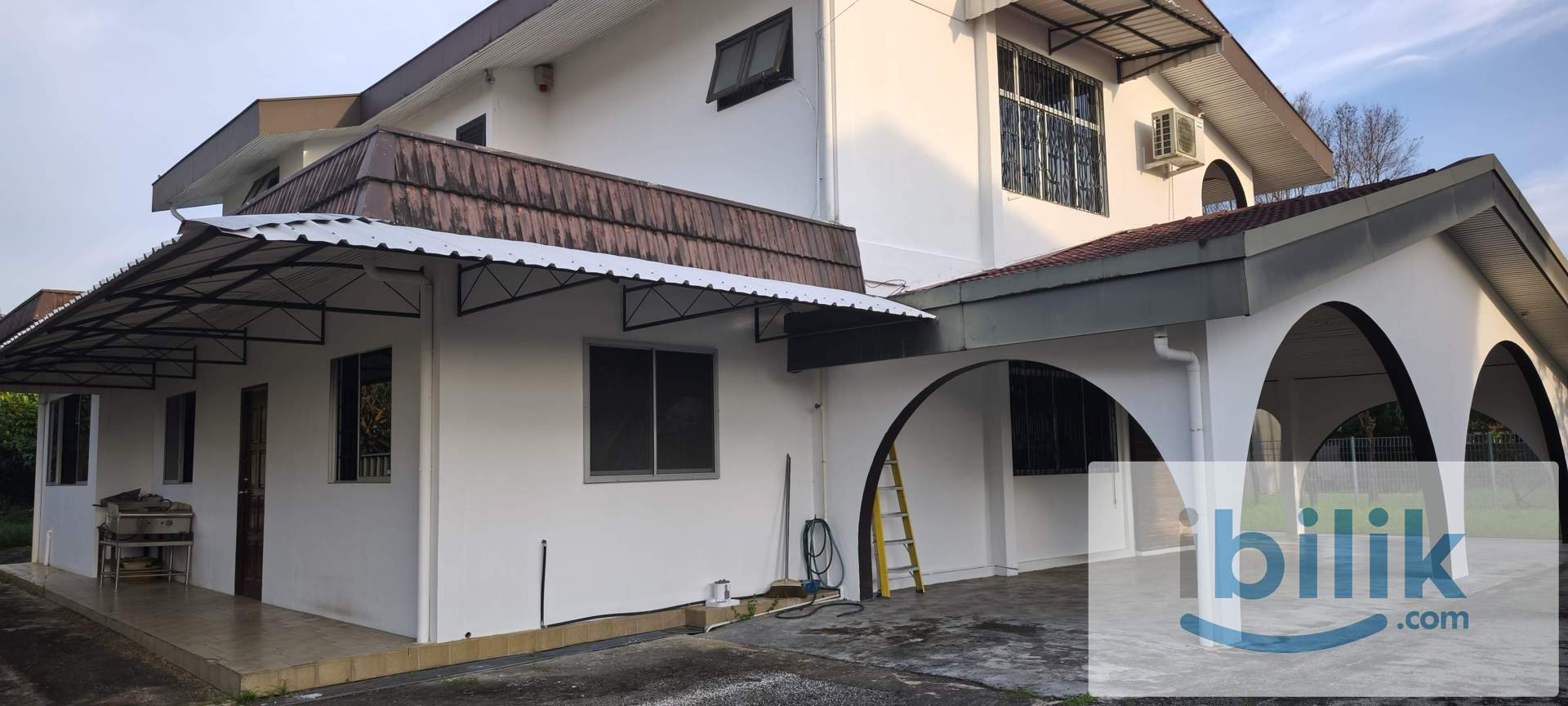 newly renovated fully furnished rooms in big bungalow near SGH & Aeon Mall in a quiet neighbourhood - Image 1