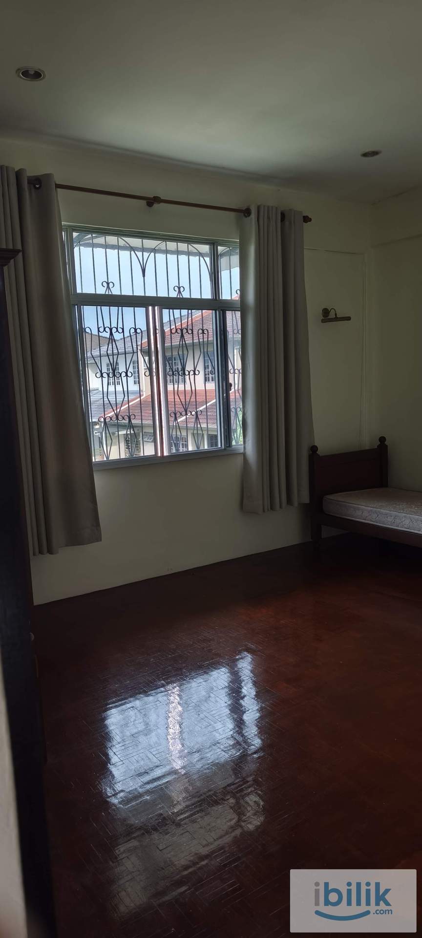newly renovated fully furnished rooms in big bungalow near SGH & Aeon Mall in a quiet neighbourhood - Image 4