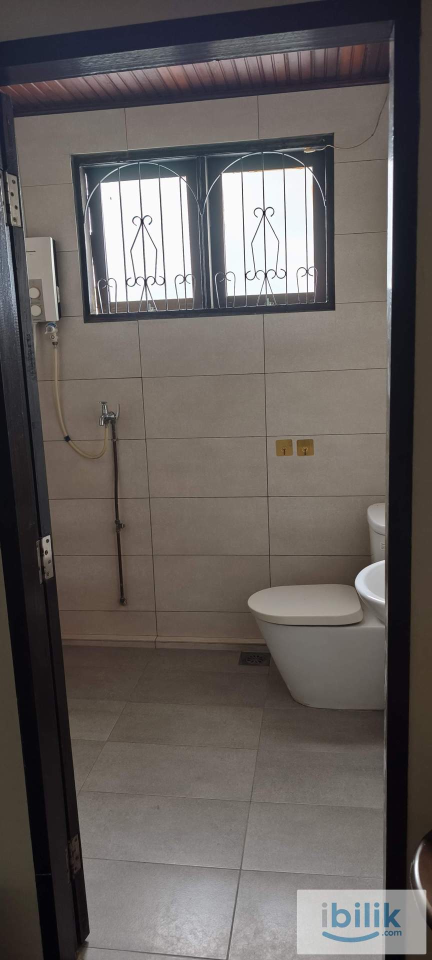 newly renovated fully furnished rooms in big bungalow near SGH & Aeon Mall in a quiet neighbourhood - Image 8